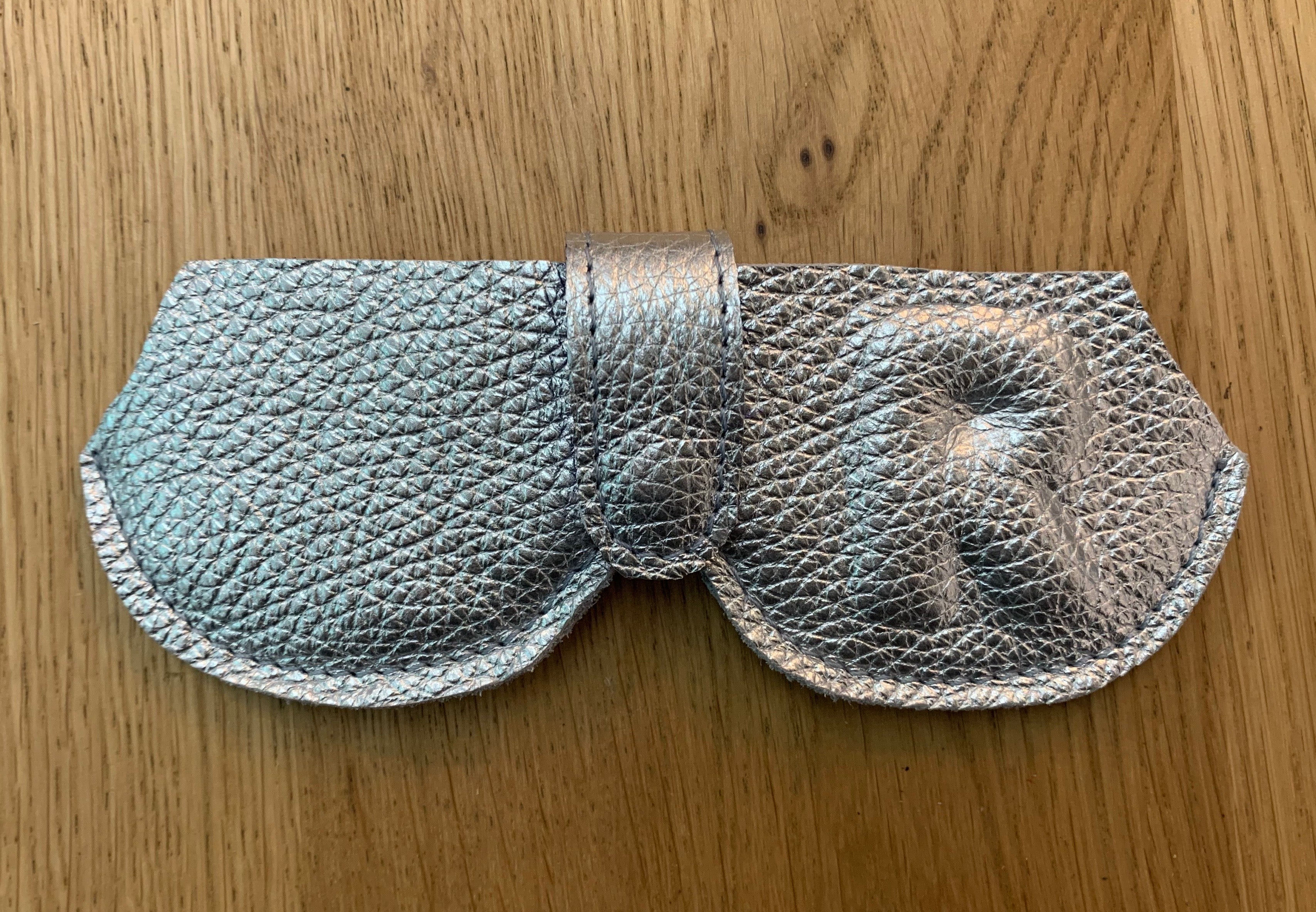 GLASSES HOLDER
