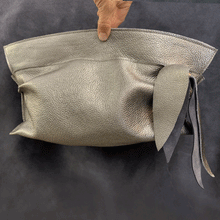 Load image into Gallery viewer, FIORE MIDI SERIE L pochette con tracolla

