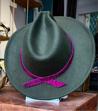 Carica l&#39;immagine nel visualizzatore di Gallery, Cappello falda larga
