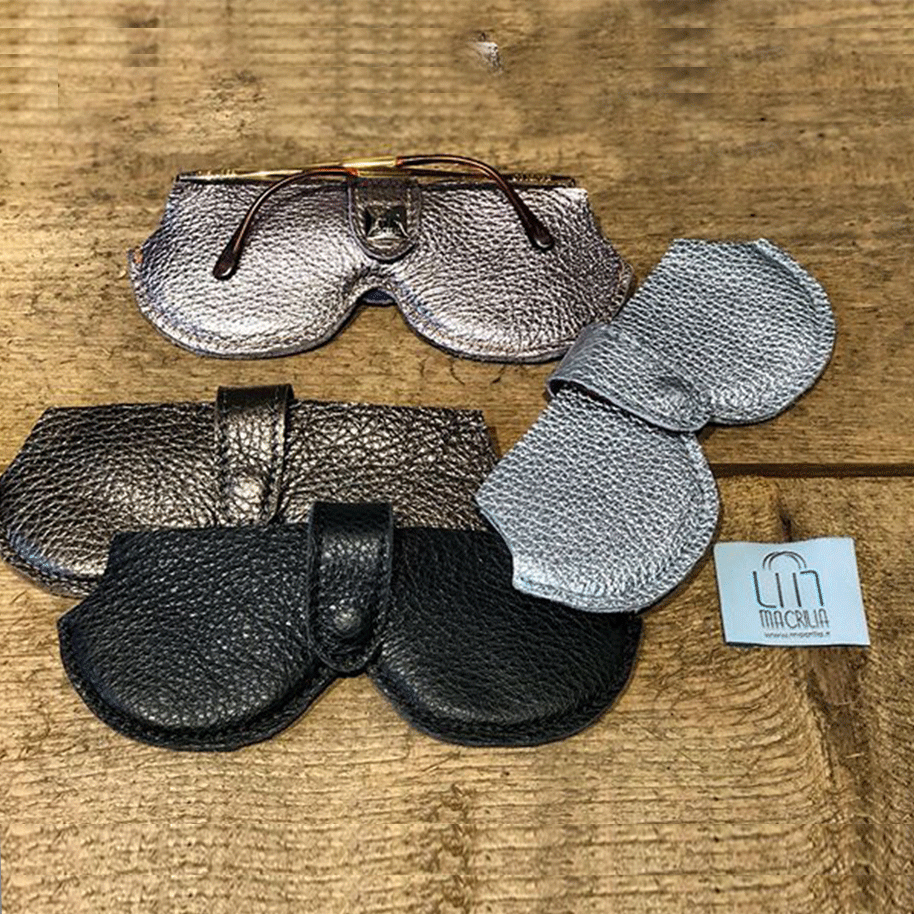 GLASSES HOLDER